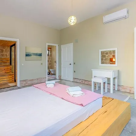 Furreyya2 Kaş